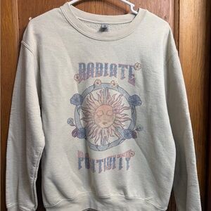 Gildan Beige Sweatshirt with Sun and Floral Design